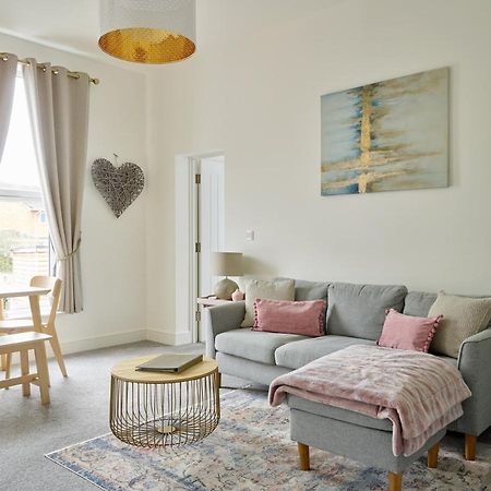 Curb Properties - Super 2 Bed Apartment 5 Min From Town Centre Cheltenham Esterno foto