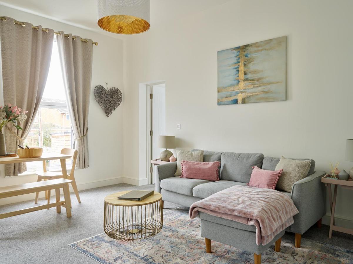 Curb Properties - Super 2 Bed Apartment 5 Min From Town Centre Cheltenham Esterno foto
