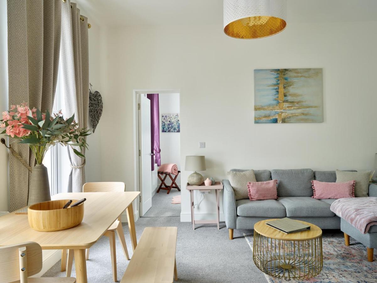 Curb Properties - Super 2 Bed Apartment 5 Min From Town Centre Cheltenham Esterno foto