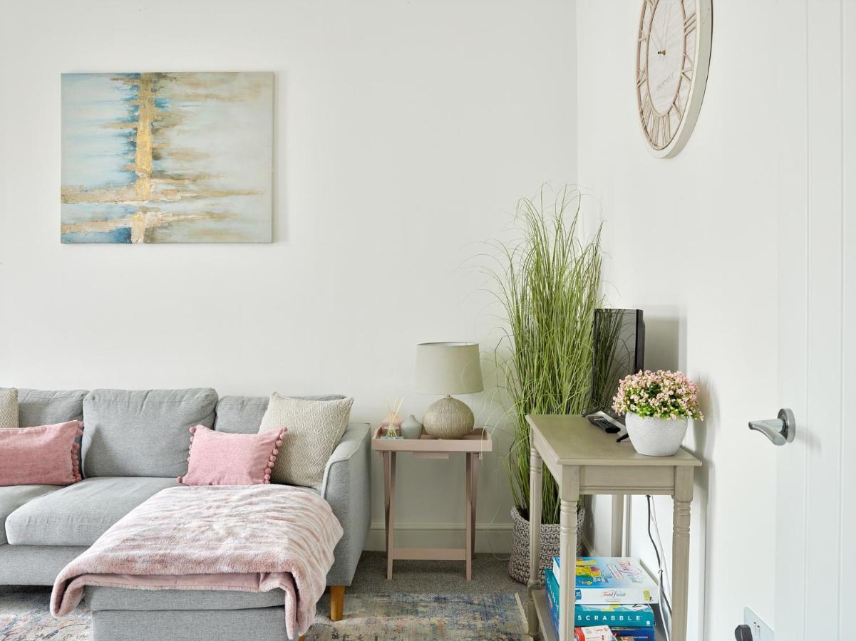 Curb Properties - Super 2 Bed Apartment 5 Min From Town Centre Cheltenham Esterno foto