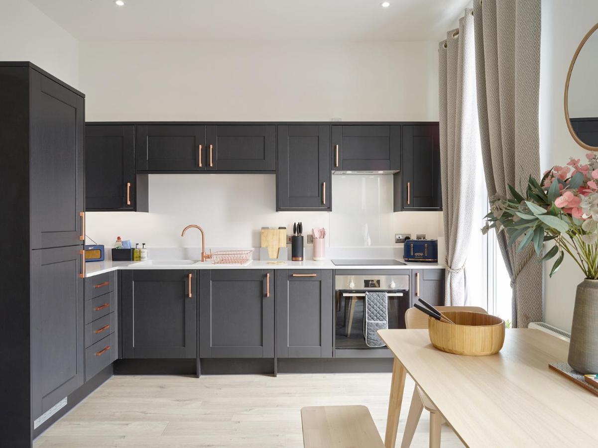 Curb Properties - Super 2 Bed Apartment 5 Min From Town Centre Cheltenham Esterno foto
